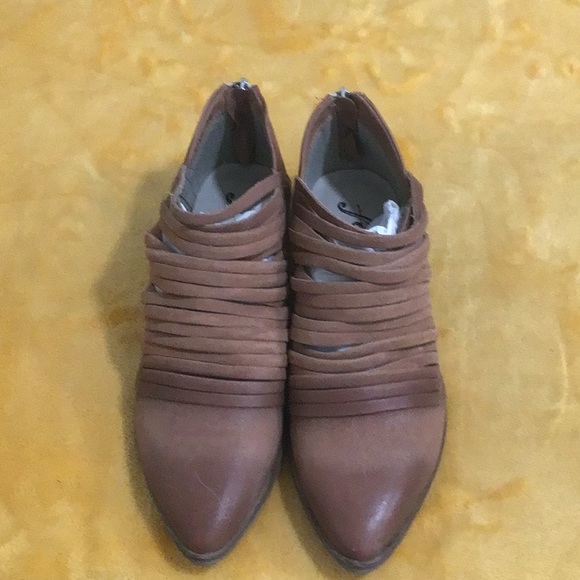 🆕 FREE PEOPLE Lost Valley Moccasin Bootie Distressed Leather - Picture 3 of 12